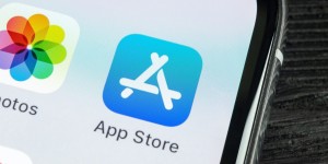 App Storeからアプリをダウンロード