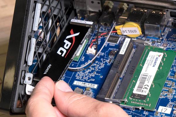 デスクトップPCにM.2 SSDを取り付ける